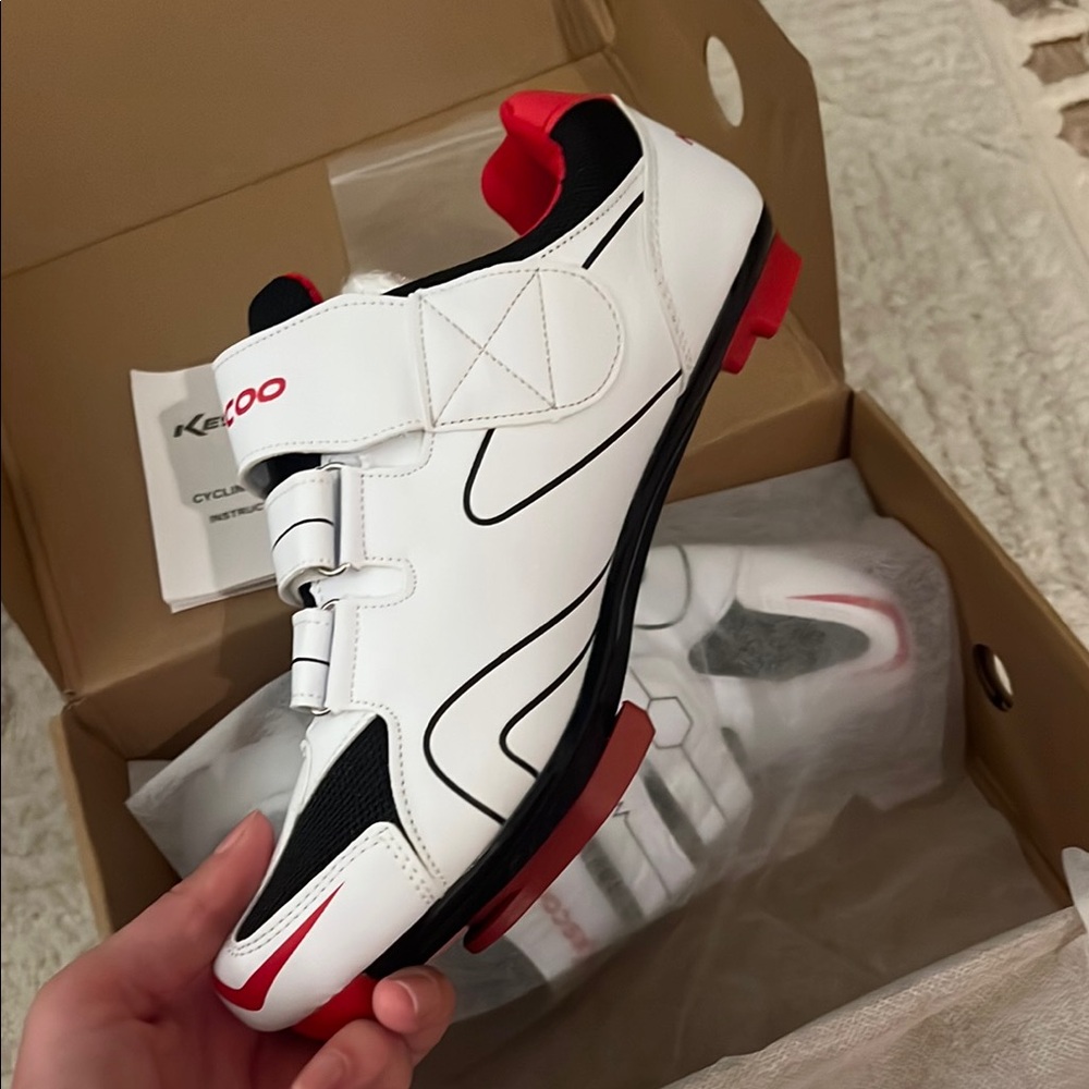 Unisex Cycling Shoes, New in box, for peloton etc